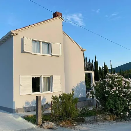 Private Countryside House Three Figs *