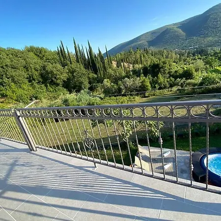 Private Countryside House Three Figs
